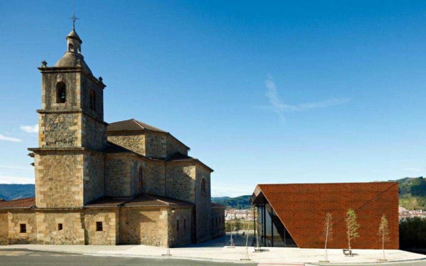 Fronton couvert de la place de l'église