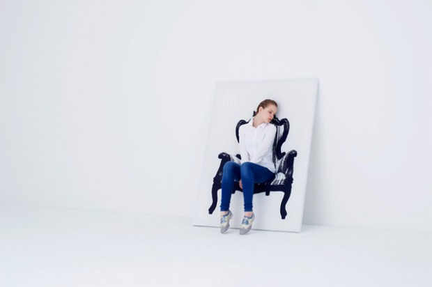 Fauteuil intrigant à accrocher au mur par YOY Design 2