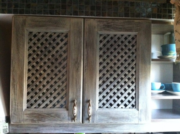 Armoire de cuisine vieillie