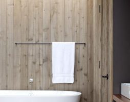 Parquet en bois exotique : les sols de salle de bain par la designer Isabella Simmons