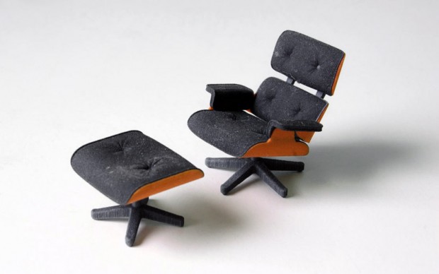 Chaise iconique Ames en miniature 2