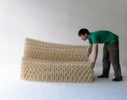 Canapé surdimensionné du designer Yuya Ushida