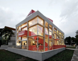 Architecture de la semaine : Vibrant Design Gallery au Chili