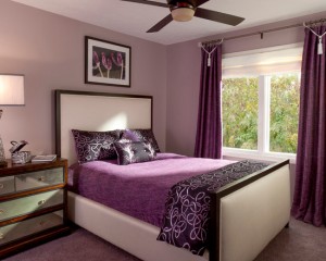 Chambre classique aux couleurs lilas