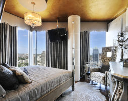 Chambre dorée, intérieur luxe et glamour
