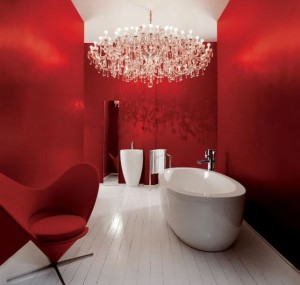 Salle de bain rouge luxueuse