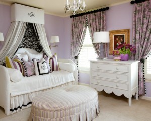 Chambre de fille violette