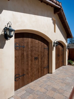 Portes de garage dans des styles de porte de grange