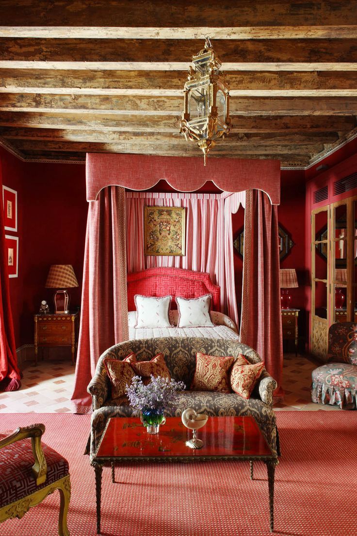 Superbe chambre de style rétro rouge