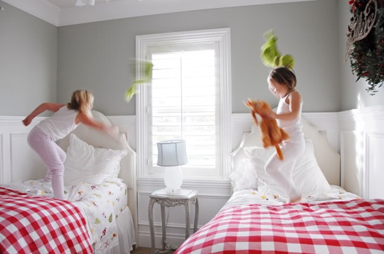 Petite chambre d'enfant pour deux filles