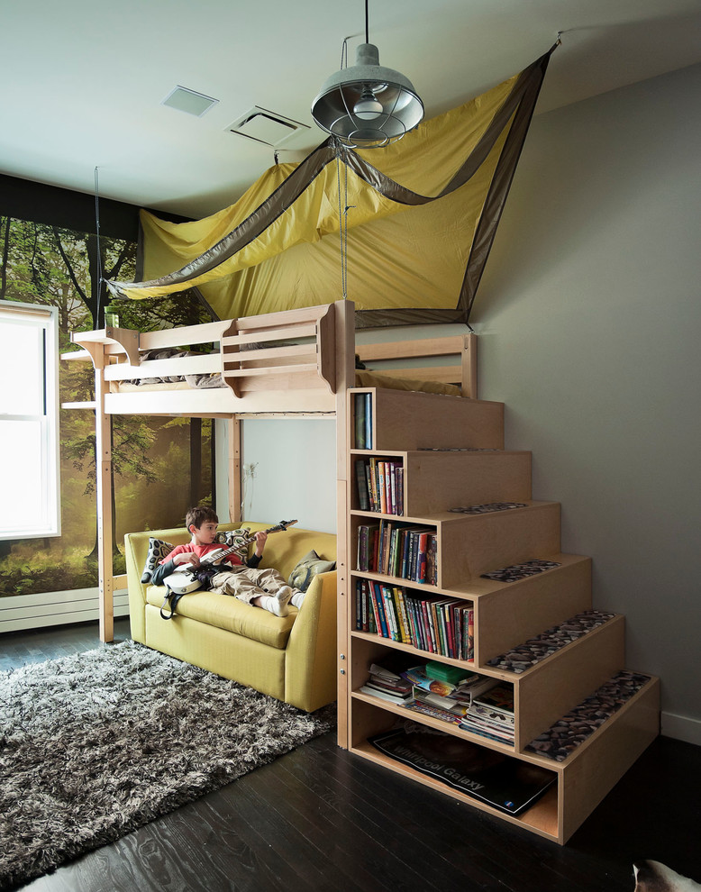 bibliothèques comme escalier vers le lit