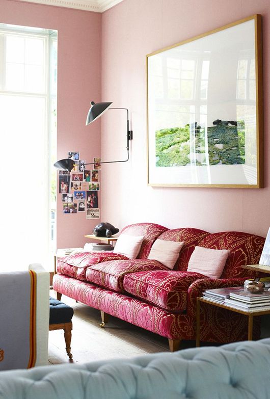 Chambre rose avec mobilier vintage