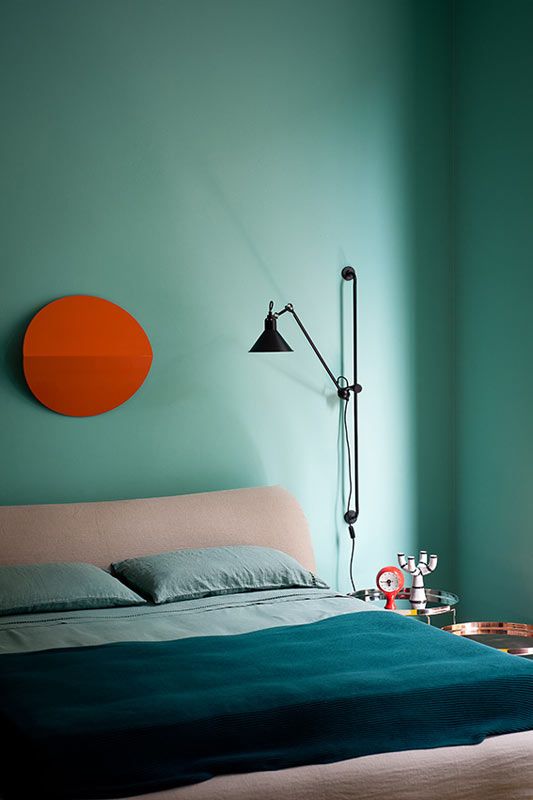 Chambre minimaliste turquoise