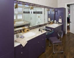 Salle de bain violette : une oasis magique