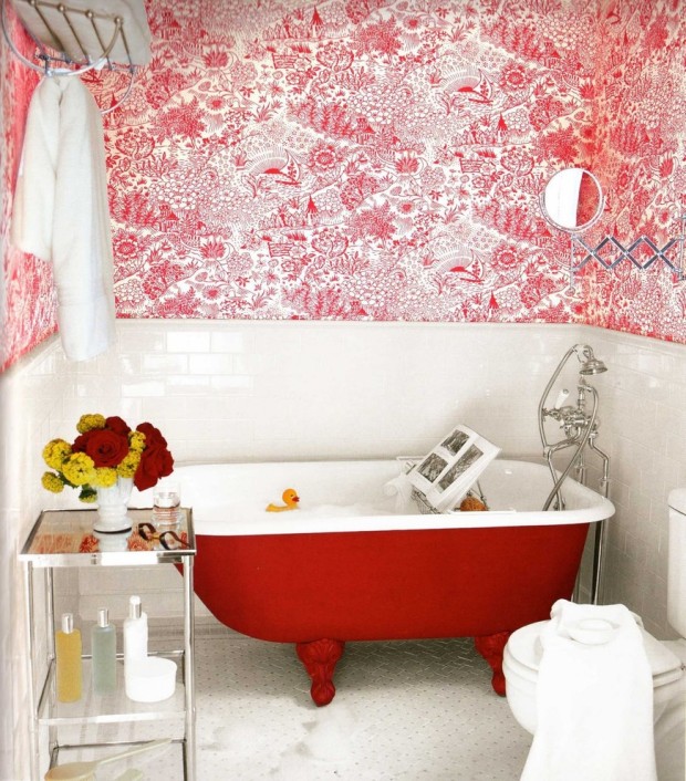 salle de bain en rouge