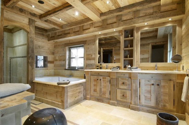 salle de bain dans une maison en bois