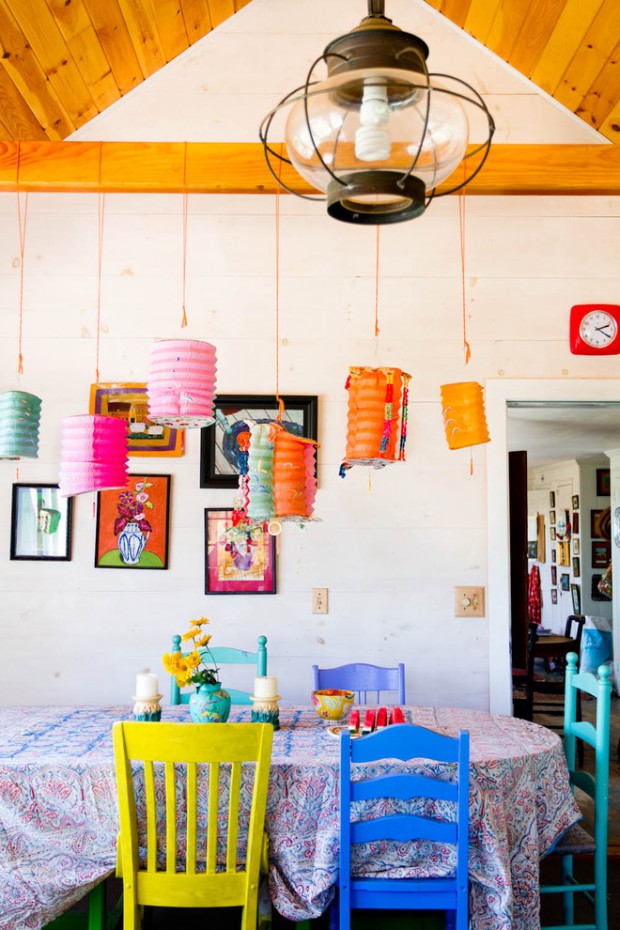 chaises à l'intérieur de la cuisine