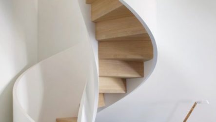 Escaliers à l'intérieur de la maison