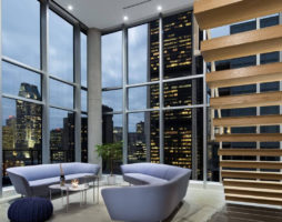 Design penthouse moderne et minimaliste