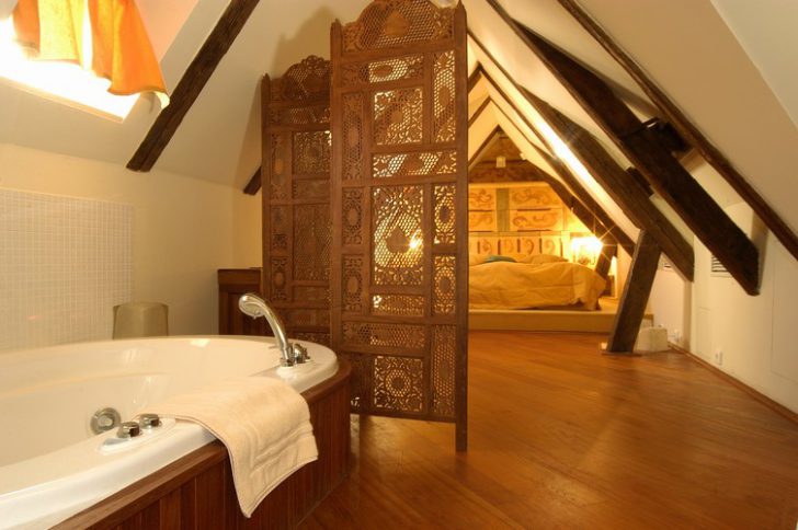 salle de bain dans la chambre