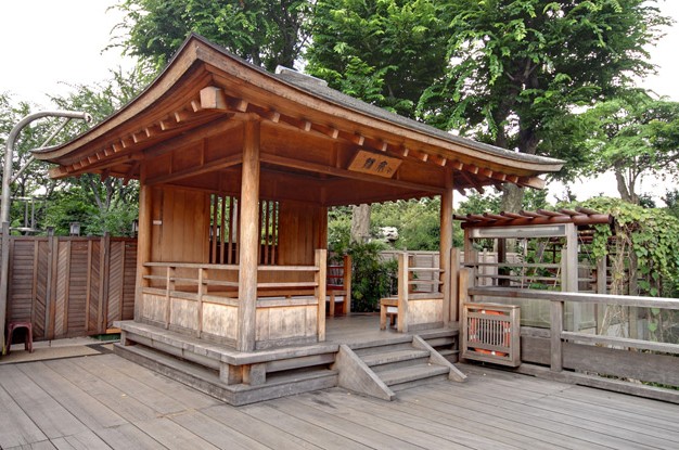 gazebo à faire soi-même avec barbecue