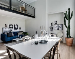 Conception de studio de style loft avec des éléments de style scandinave traditionnel