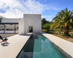 Villa à Ibiza: architecture traditionnelle et minimalisme à l'intérieur