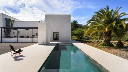 Villa à Ibiza: architecture traditionnelle et minimalisme à l'intérieur