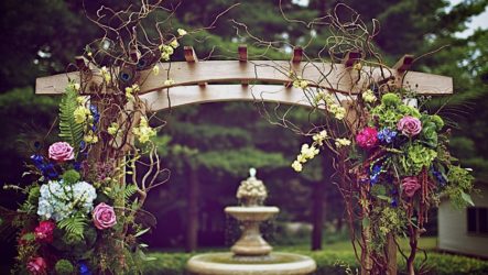 Arches dans le paysage du jardin