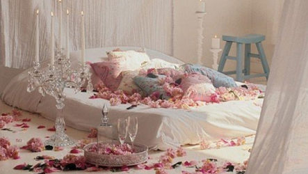 Comment décorer une chambre pour une soirée romantique : idées déco