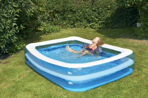 piscine à cadre bon marché pour une résidence d'été