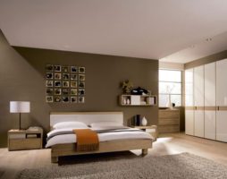 Types, couleurs et design des plafonds tendus pour la chambre