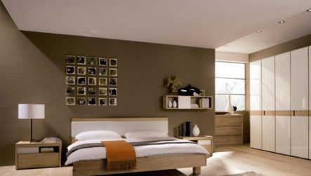 Types, couleurs et design des plafonds tendus pour la chambre