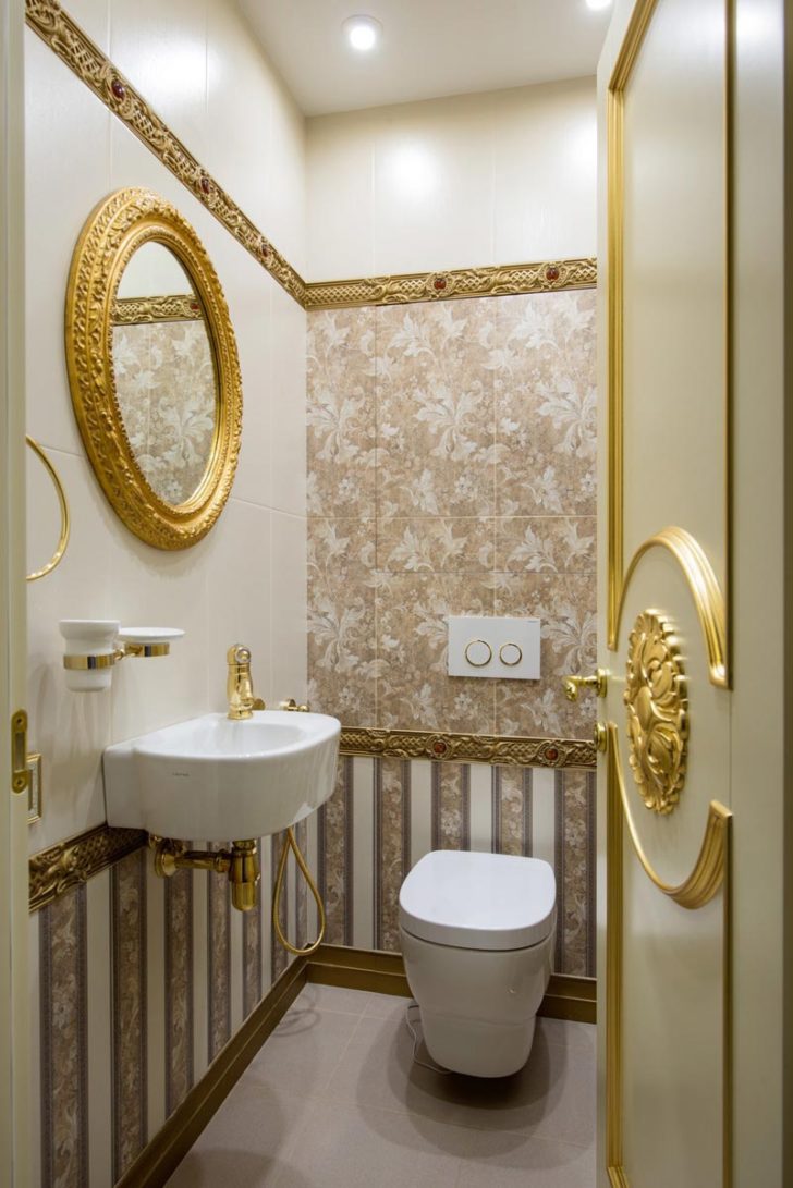 intérieur des toilettes