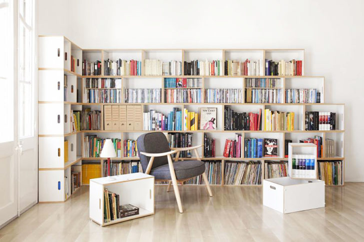 intérieur de la bibliothèque de la maison