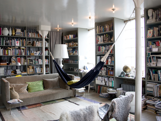 intérieur de la bibliothèque de la maison