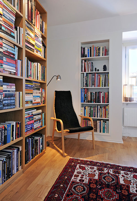 intérieur de la bibliothèque de la maison