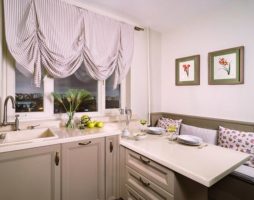 Choisir des rideaux pour la cuisine: variations de rideaux, leur capacité à modeler et décorer l'intérieur