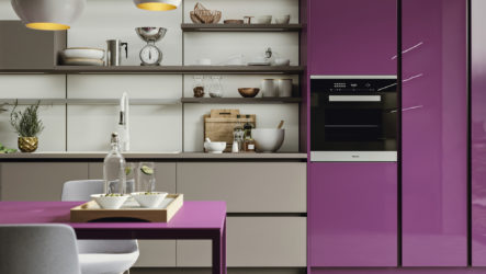 Intérieur de cuisine raffiné dans des tons lilas