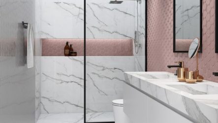 Intérieur en marbre noble dans la salle de bain