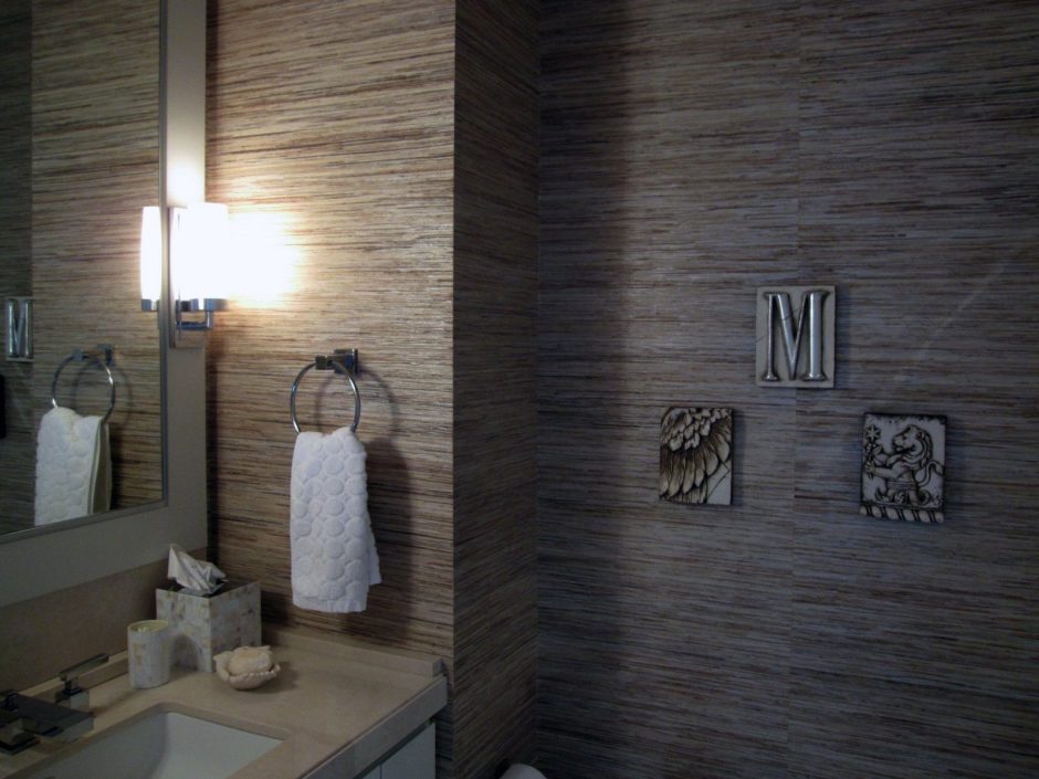 Papier peint en bambou dans la salle de bain