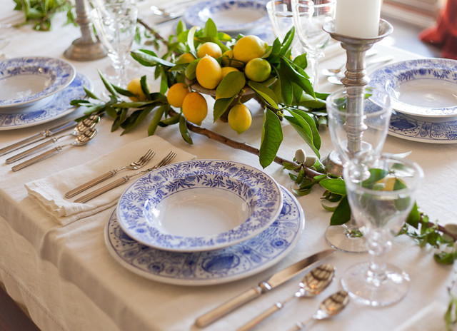 plats avec une mise en table appropriée