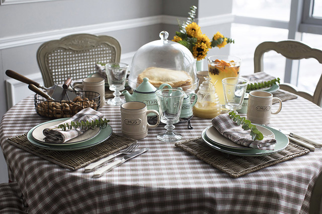 plats avec une mise en table appropriée