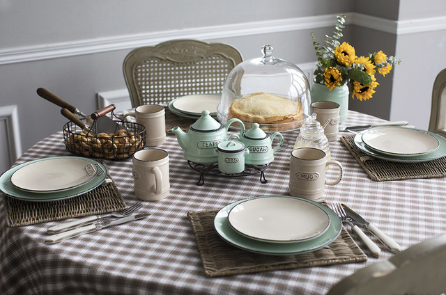 plats avec une mise en table appropriée