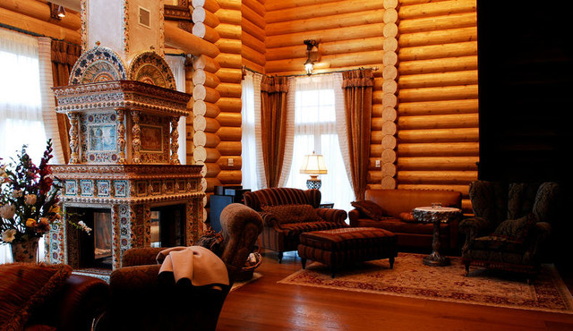 salon dans une maison en bois